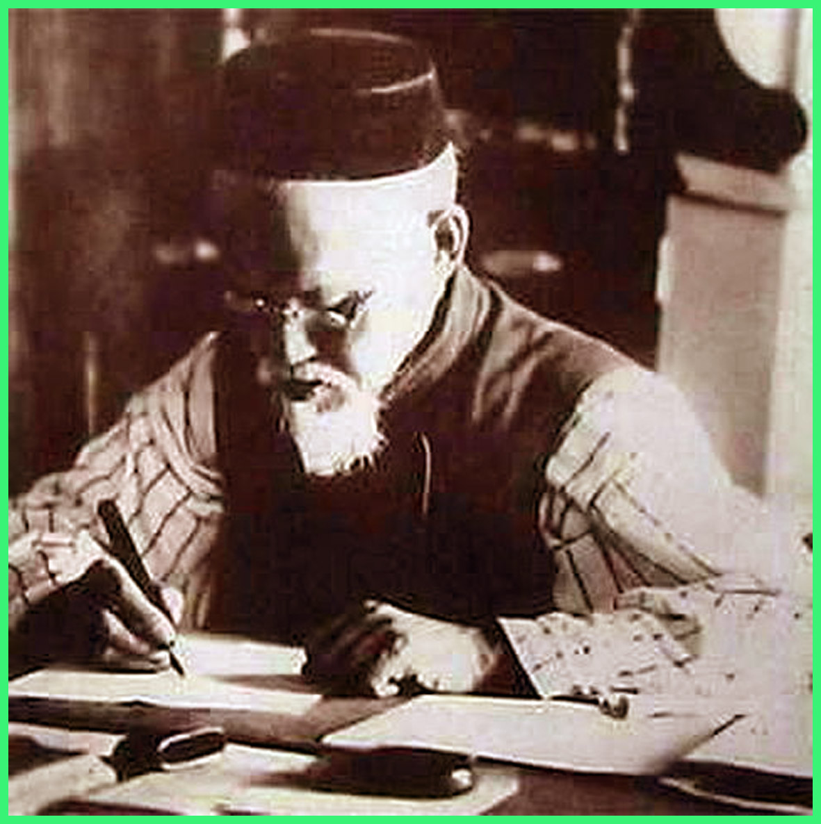 رضا الدين فخر الدين كان المفتي الروسي الرسمي منذ عام 1922 وحتى 1936م.